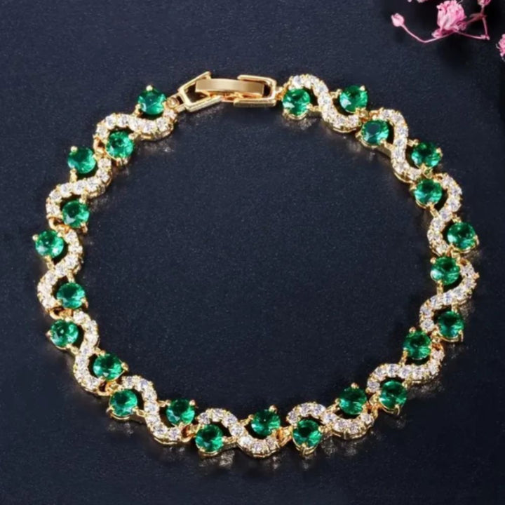 Pulsera Fiora Emmeranthe de Rose & Oliver, accesorio de metal con detalles delicados, vista frontal en la imagen.