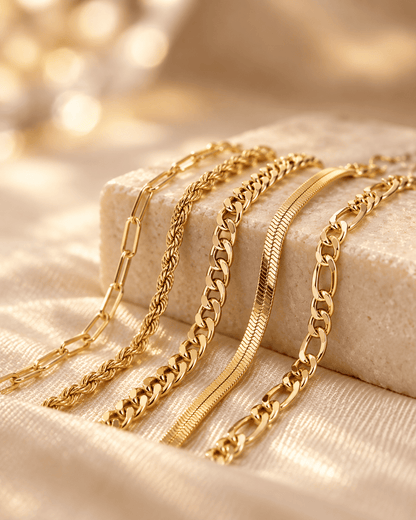 Conjunto de pulseiras Ellis™ em ouro, da marca Rose & Oliver, com detalhes elegantes e acabamento brilhante.