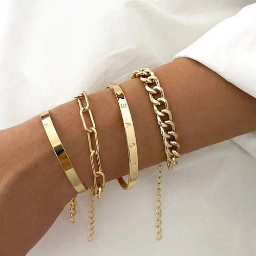 Conjunto de pulseiras douradas Elan™ da Rose & Oliver, pulseiras de metal com acabamento brilhante e detalhes elegantes.
